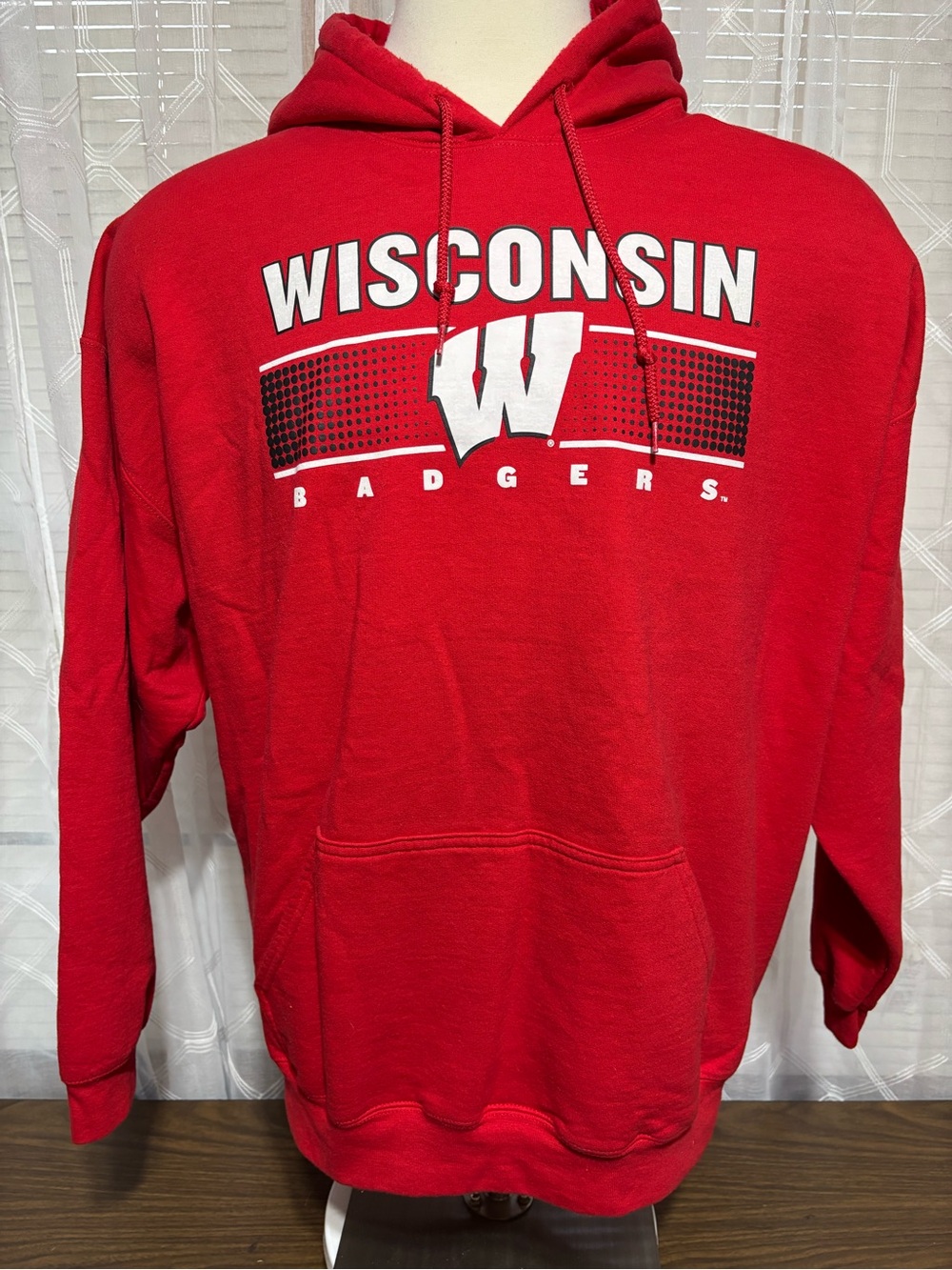Wisconsin Badgers 2Xl Red Hooded Sweatshirt 27 p2p 30L ties intact